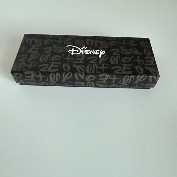 NWT - Disney Adult Classic Metal Bracelet Analog Quartz Watch - Picture 9 of 16